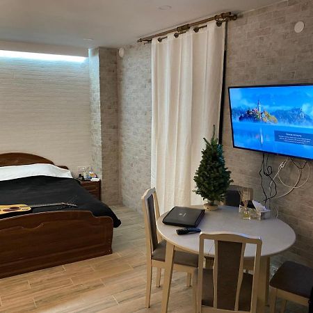 Freedom Apartment On Khmelnytsky Str Lviv Buitenkant foto